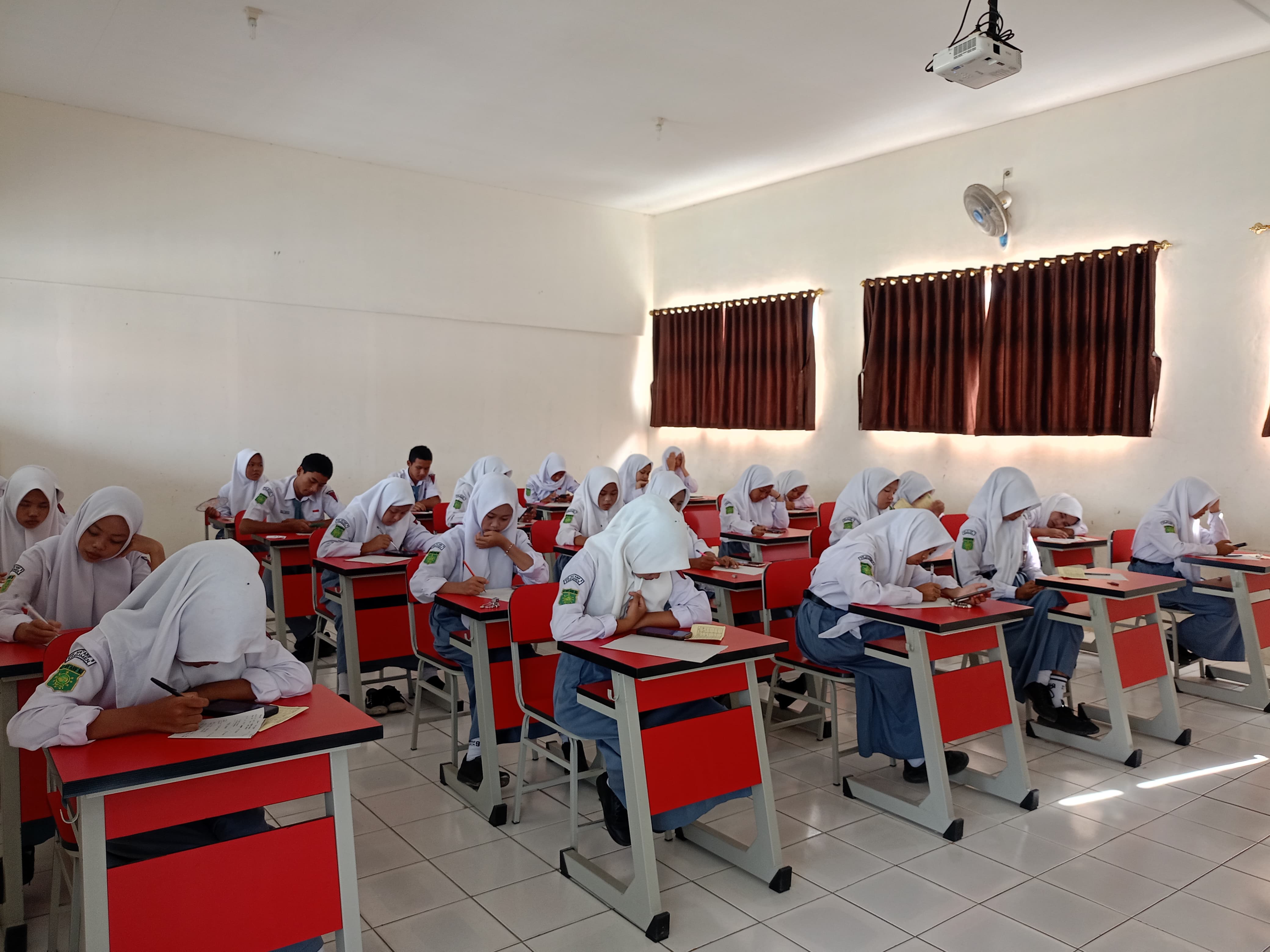 Transformasi Pendidikan! Ujian Digital ASAS Semester 1 di SMK Ma&rsquo;arif 9 Kebumen Berjalan Lancar