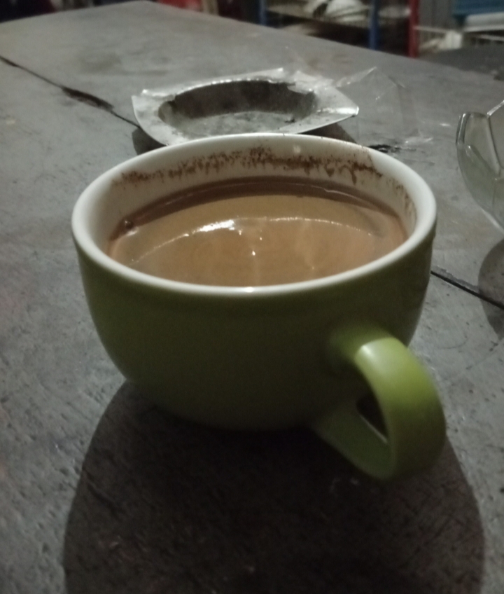 Meja Ngopi, Sunyi, dan Amarah Kresna