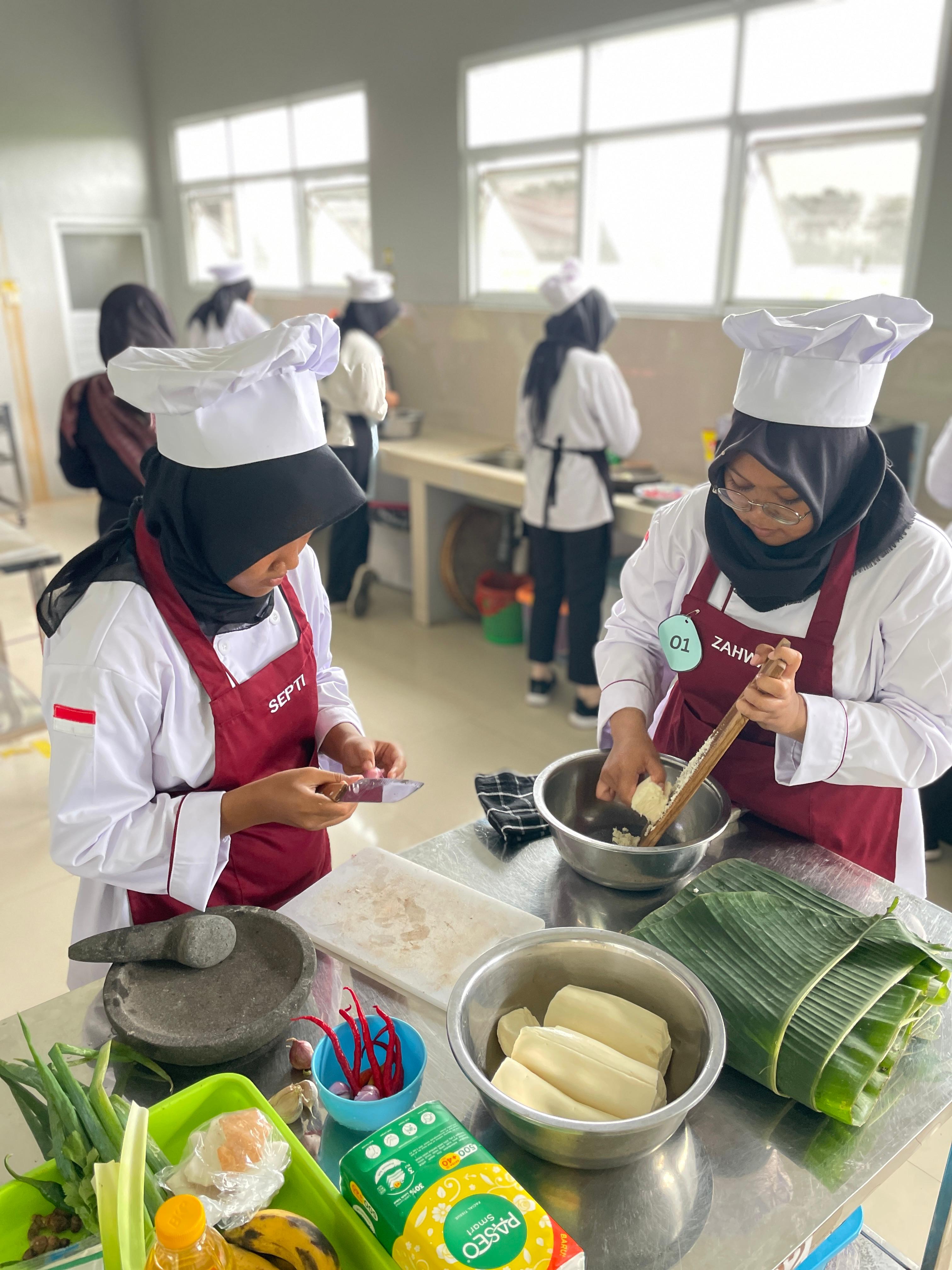 XII Kuliner 2 SMK Ma&rsquo;arif 9 Kebumen Raih Juara LKS dalam Class Meeting