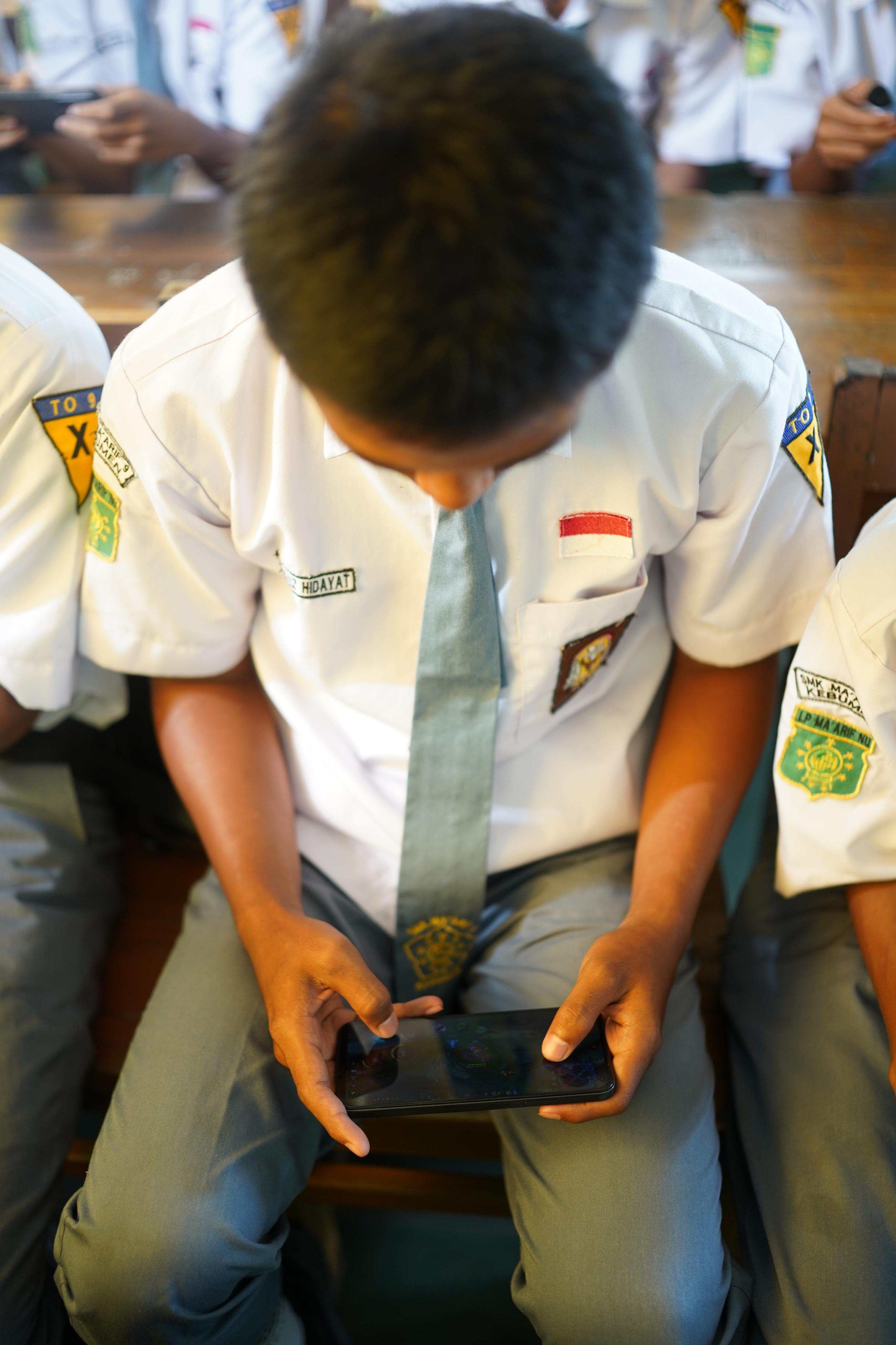 Bangkitkan Sorak Gedung C! XII TKR 5 Melaju Perkasa, Juara E-Sport Mobile Legends SMK Ma&rsquo;arif 9 Kebumen