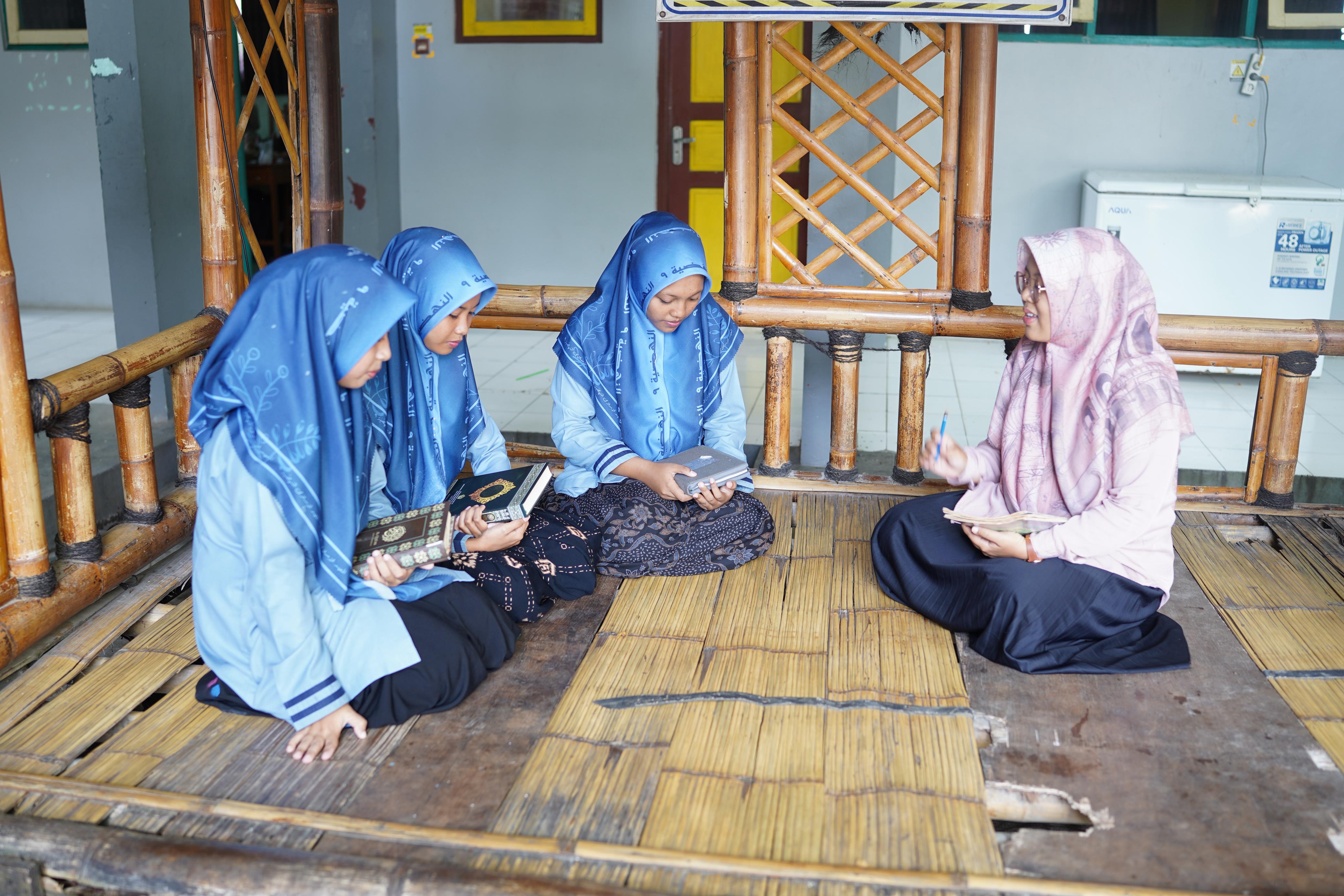Mengharukan! Santri Putri An Nahliyah 9 Khatam 6 Juz Al-Qur’an, Saminatun Hidayah dari SMK Ma’arif 9 Kebumen Jadi Inspirasi Pelajar Milenial